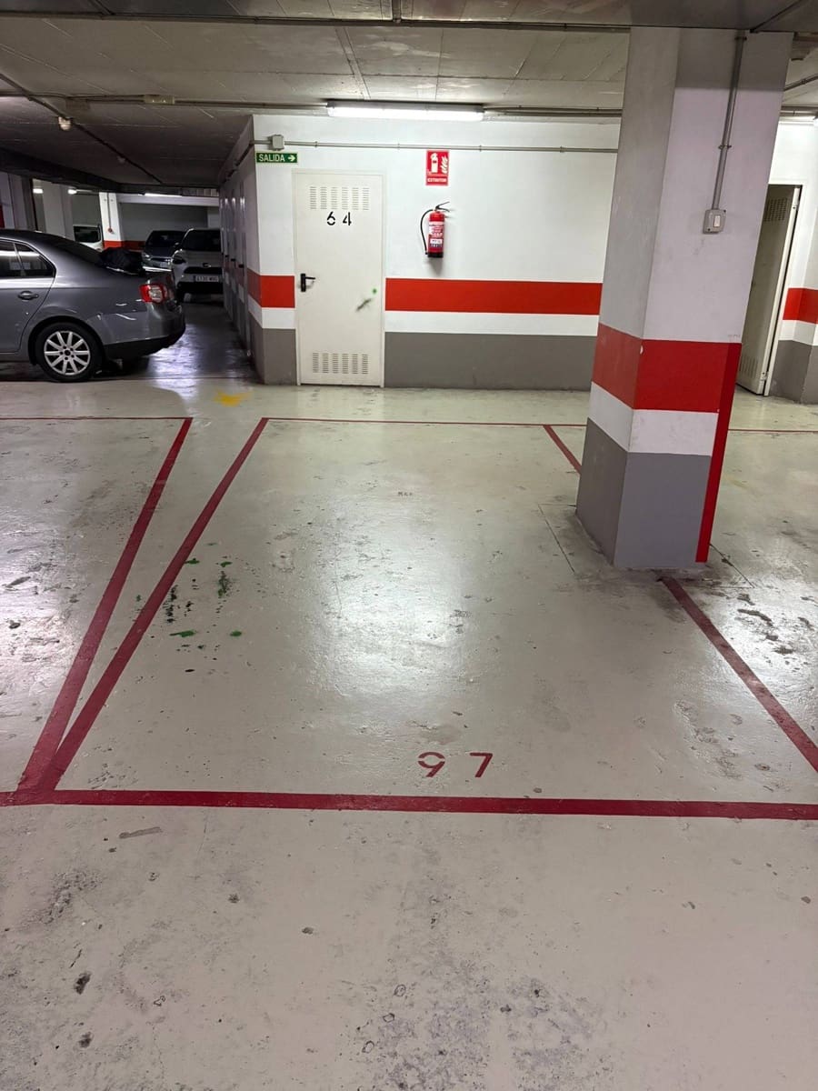 Garage for rent in Las Palmas de Gran Canaria - € 120 (Ref: 9599547)