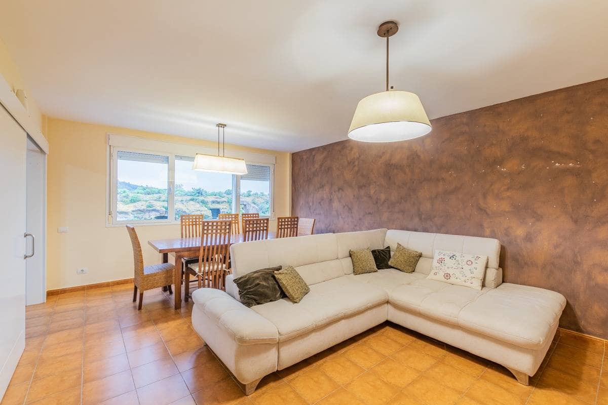 3 makuuhuone Asunto myytävänä paikassa Las Palmas de Gran Canaria mukana 
autotalli - 210 000 € (Ref: 9599548)