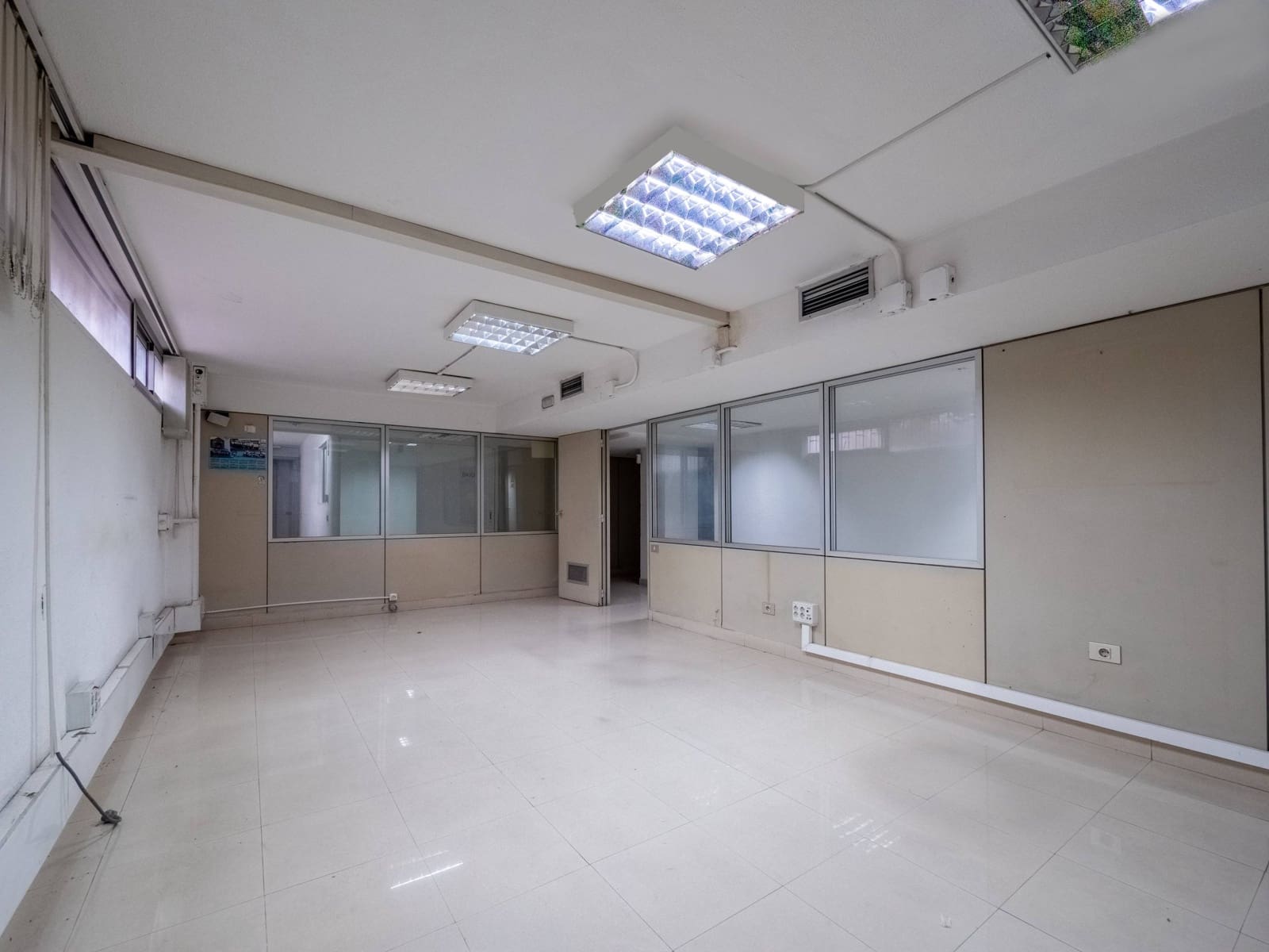 Kommersiell till salu i Las Palmas de Gran Canaria med garage - 320 000 € (Ref: 9604982)