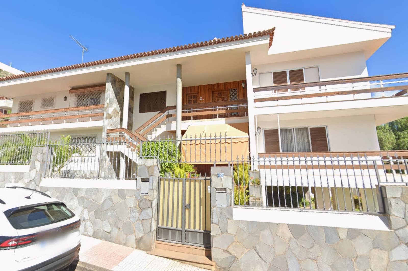 10 bedroom Villa for sale in Santa Cruz de Tenerife with garage - € 1,995,000 (Ref: 9604987)