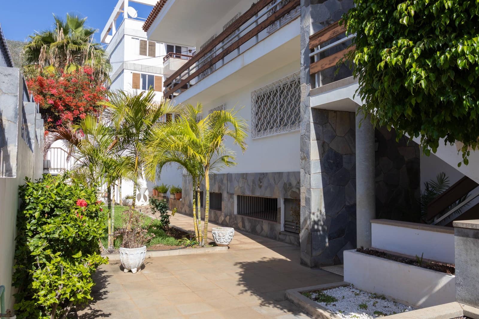 10 bedroom Villa for sale in Santa Cruz de Tenerife with garage - € 1,995,000 (Ref: 9604987)