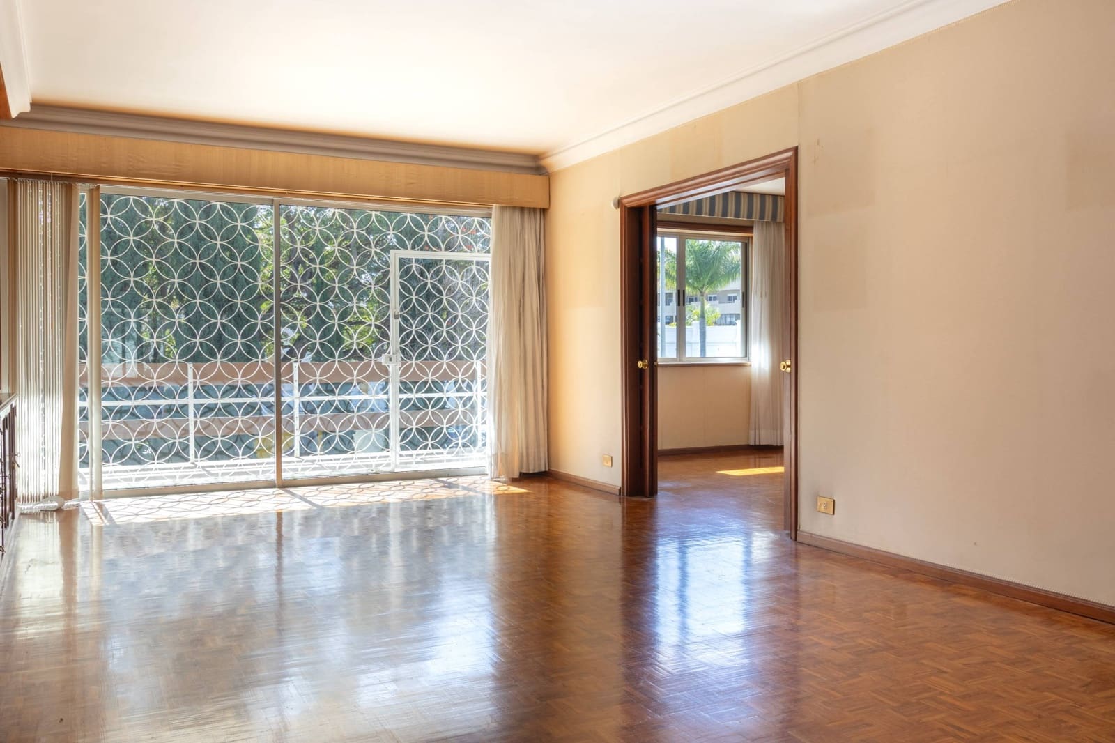 10 bedroom Villa for sale in Santa Cruz de Tenerife with garage - € 1,995,000 (Ref: 9604987)