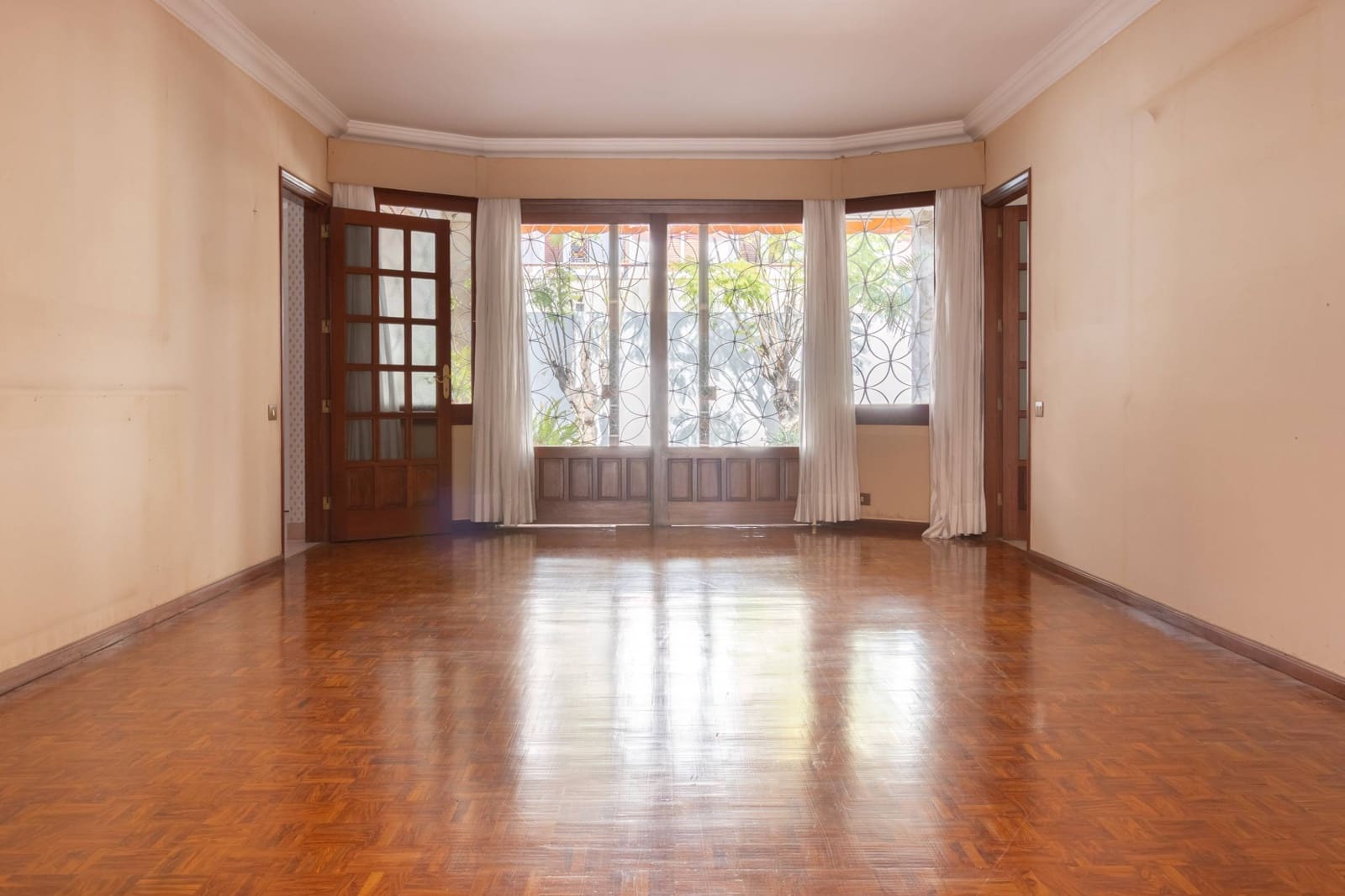 10 bedroom Villa for sale in Santa Cruz de Tenerife with garage - € 1,995,000 (Ref: 9604987)