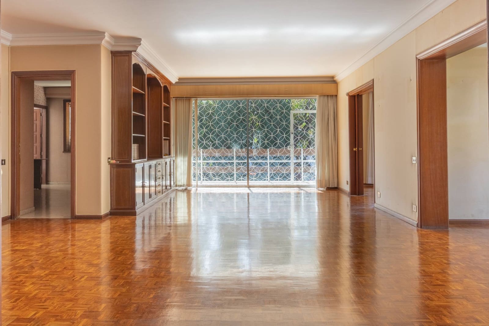 10 bedroom Villa for sale in Santa Cruz de Tenerife with garage - € 1,995,000 (Ref: 9604987)