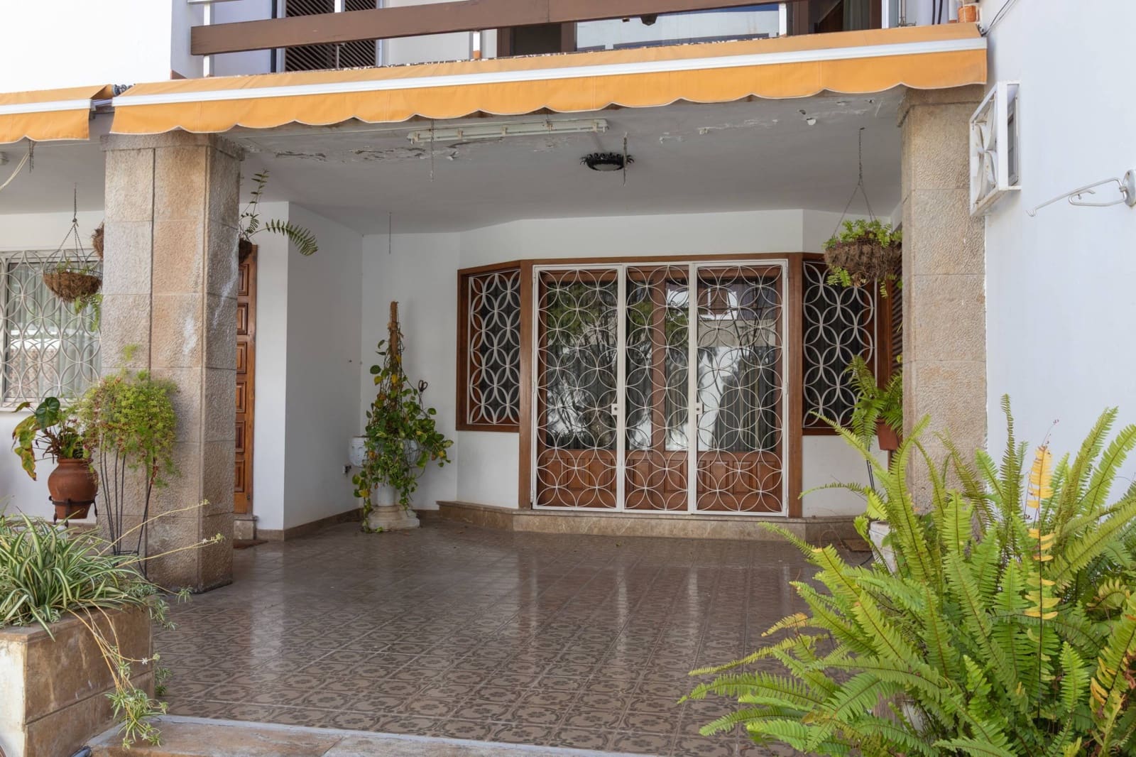 10 bedroom Villa for sale in Santa Cruz de Tenerife with garage - € 1,995,000 (Ref: 9604987)