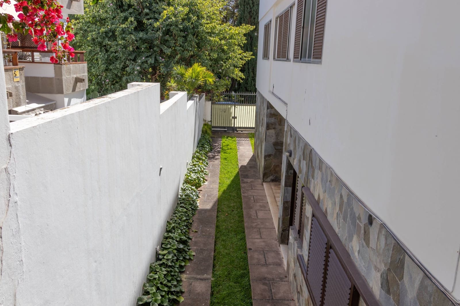 10 bedroom Villa for sale in Santa Cruz de Tenerife with garage - € 1,995,000 (Ref: 9604987)