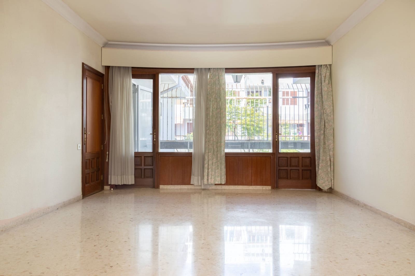 10 bedroom Villa for sale in Santa Cruz de Tenerife with garage - € 1,995,000 (Ref: 9604987)