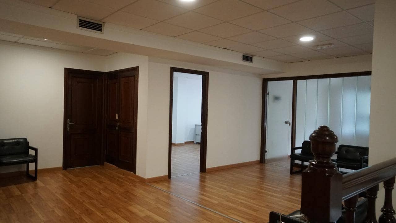 Office for rent in Las Palmas de Gran Canaria - € 675 (Ref: 9611544)
