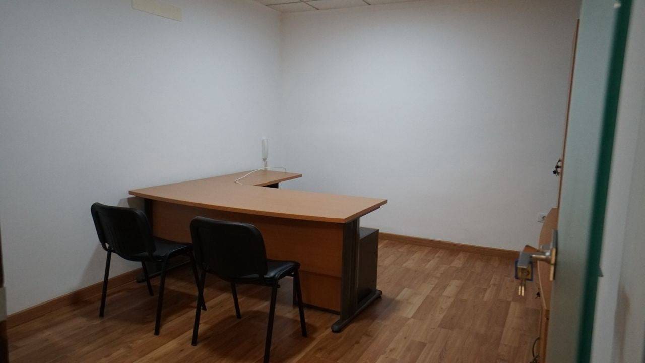 Office for rent in Las Palmas de Gran Canaria - € 675 (Ref: 9611544)