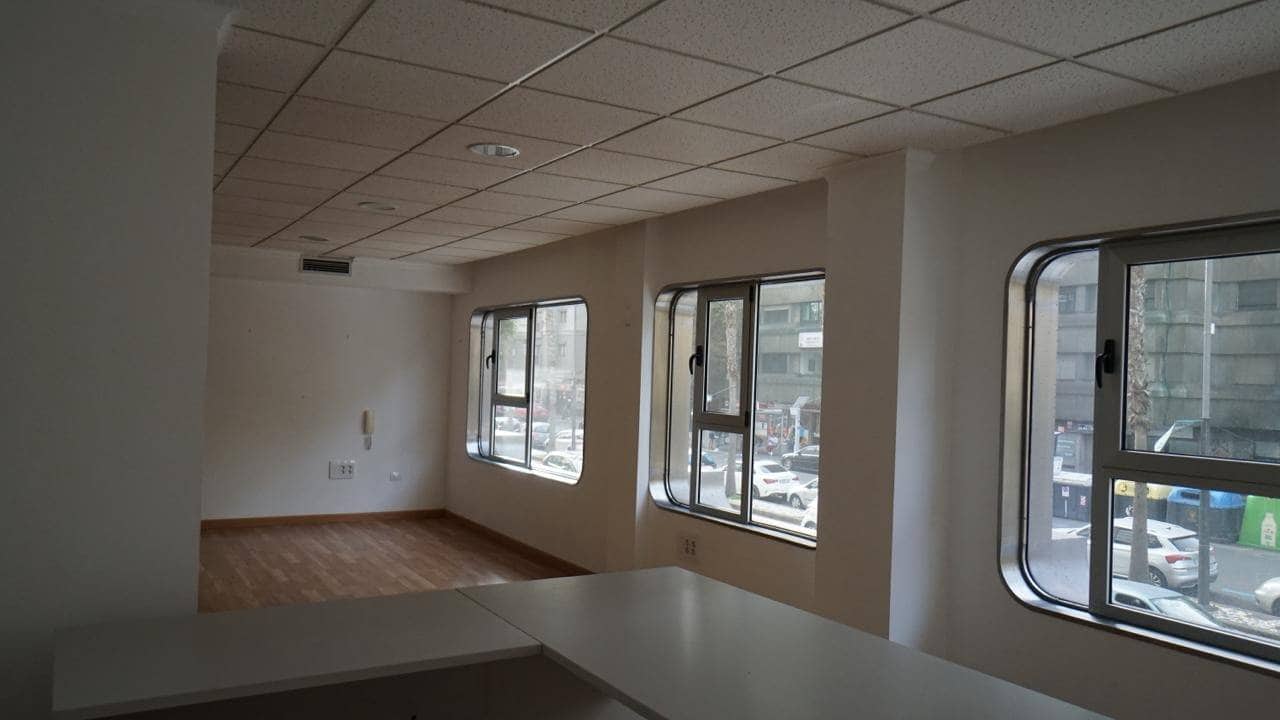 Office for rent in Las Palmas de Gran Canaria - € 675 (Ref: 9611544)