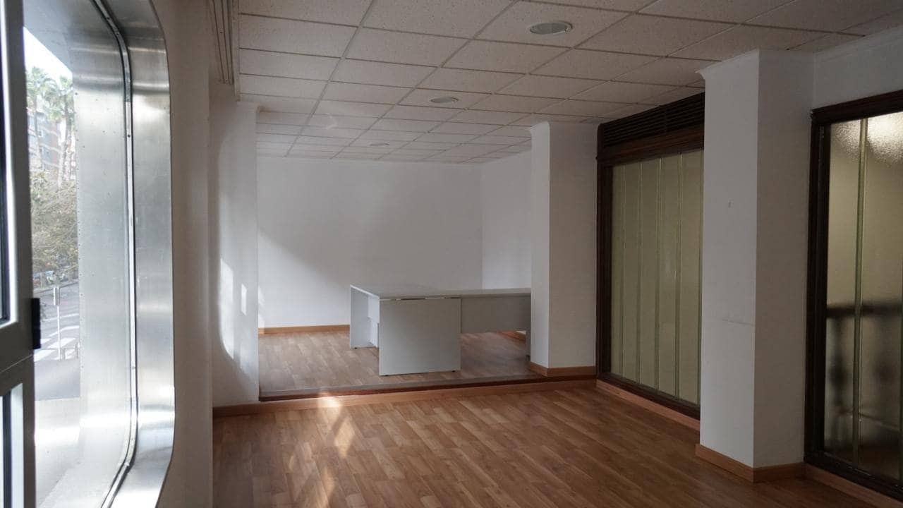 Office for rent in Las Palmas de Gran Canaria - € 675 (Ref: 9611544)