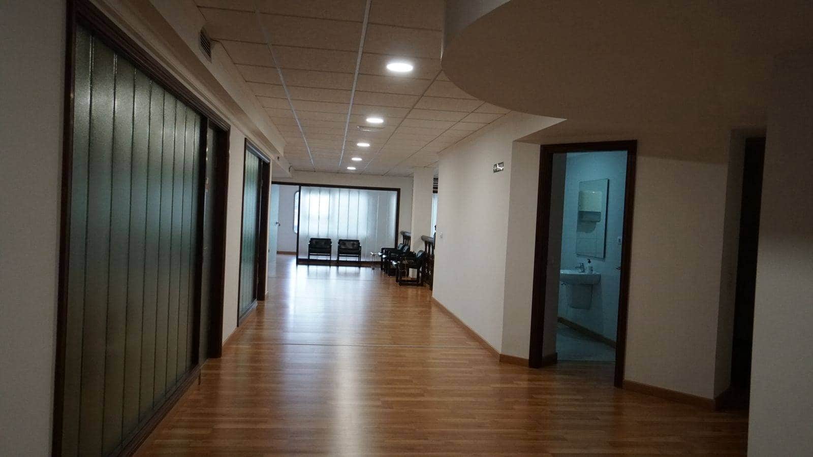 Office for rent in Las Palmas de Gran Canaria - € 675 (Ref: 9611544)