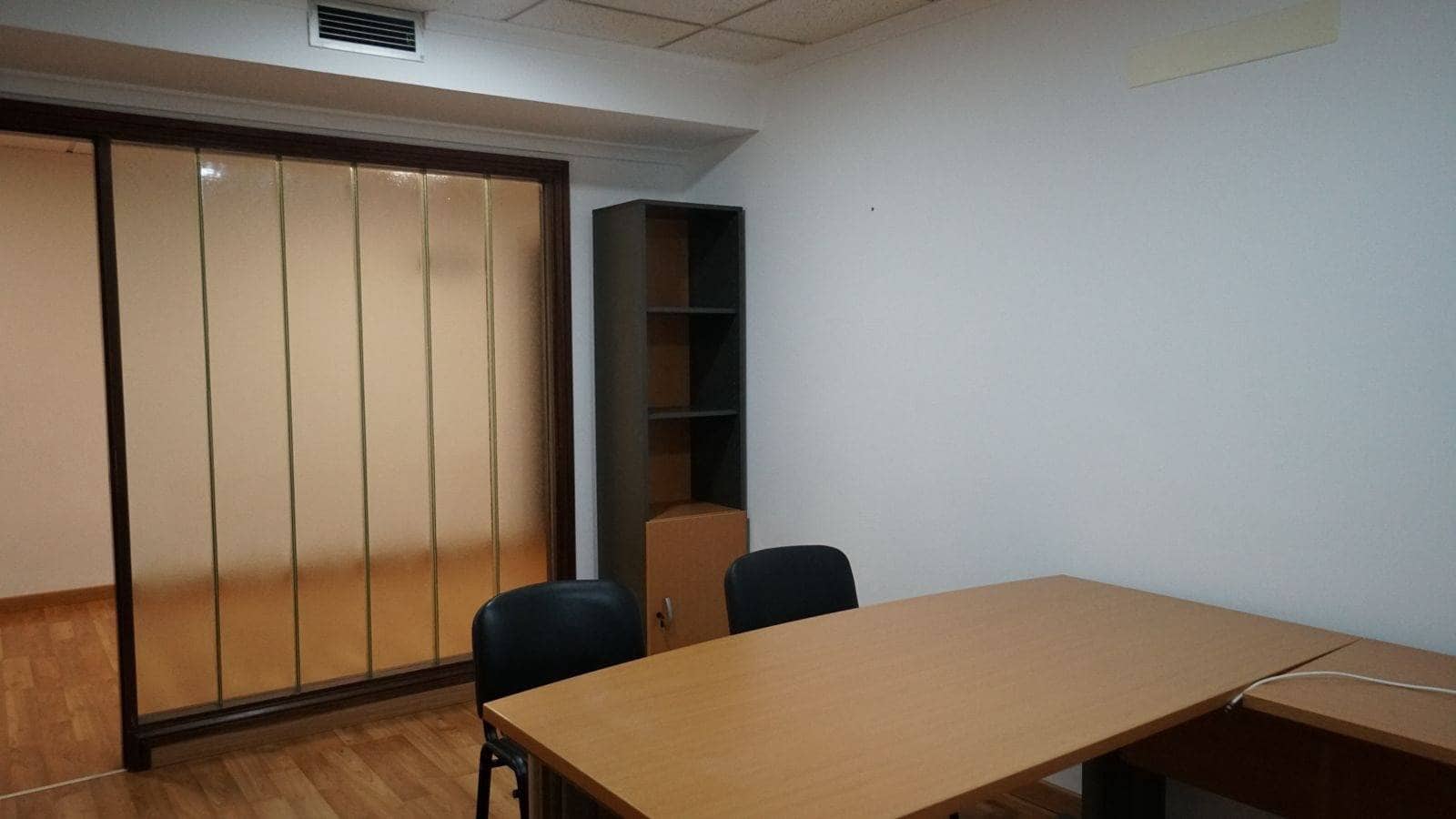 Office for rent in Las Palmas de Gran Canaria - € 675 (Ref: 9611544)
