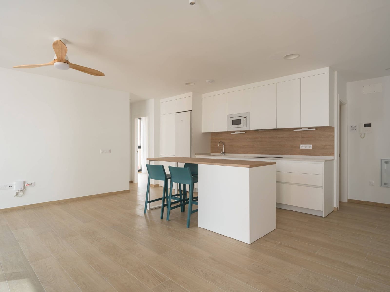 2 soverom Leilighet til leie i Las Palmas de Gran Canaria - € 1 300 (Ref: 9659443)