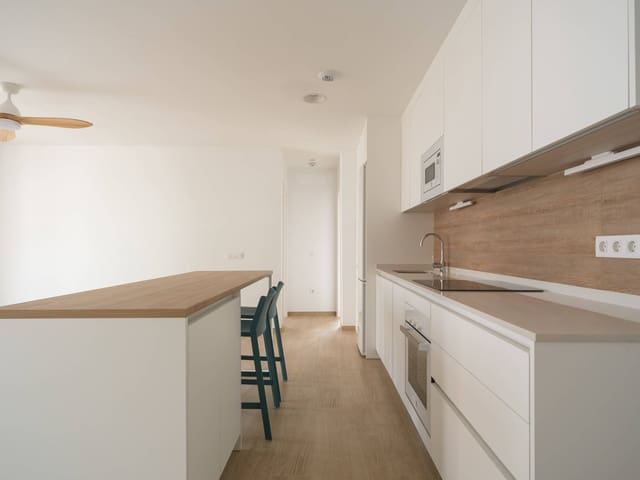 Piso de 2 habitaciones en Guanarteme, Las Palmas de Gran Canaria en alquiler - 1.300 € (Ref: 9659443)