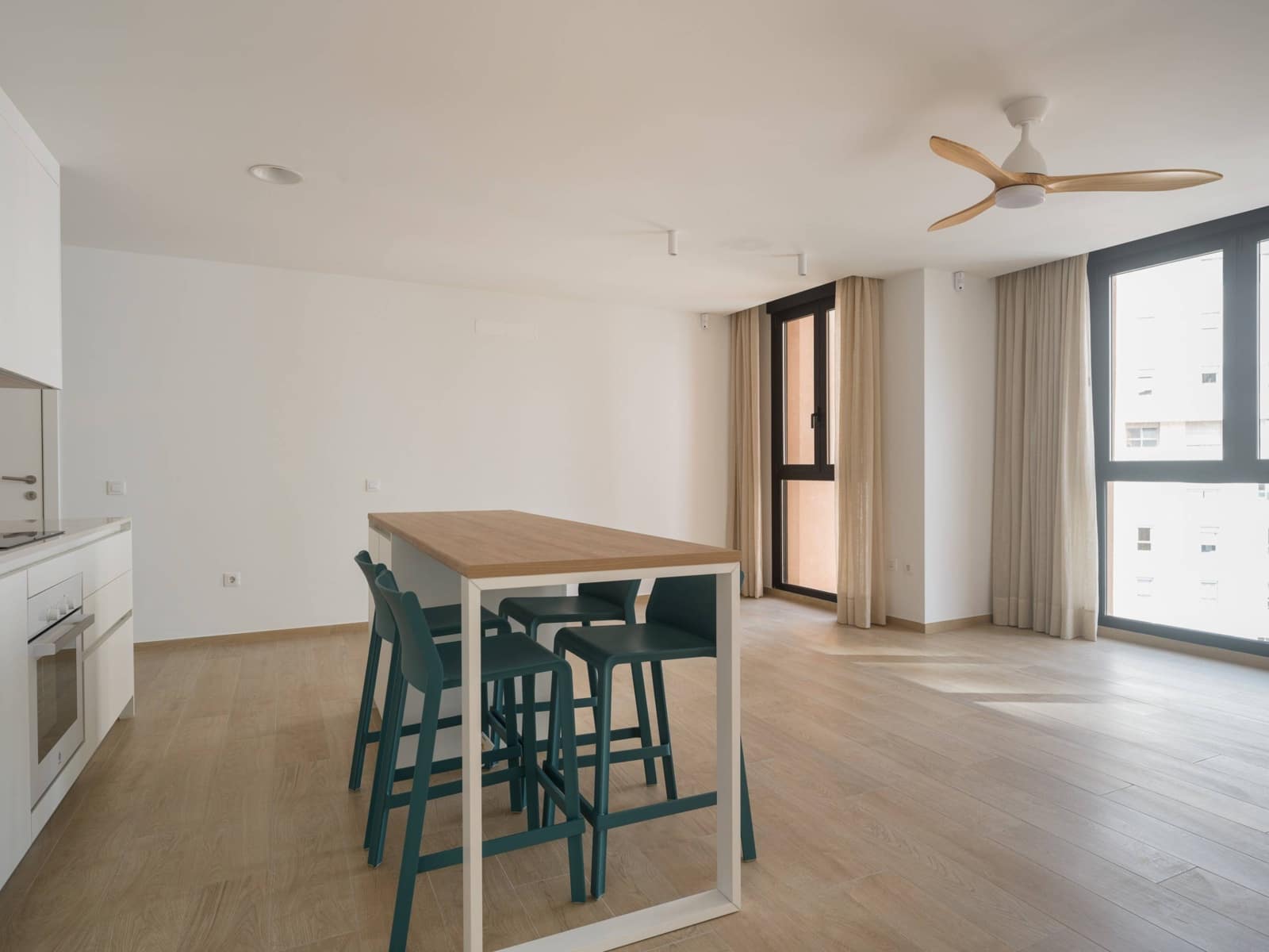 2 soverom Leilighet til leie i Las Palmas de Gran Canaria - € 1 300 (Ref: 9659443)