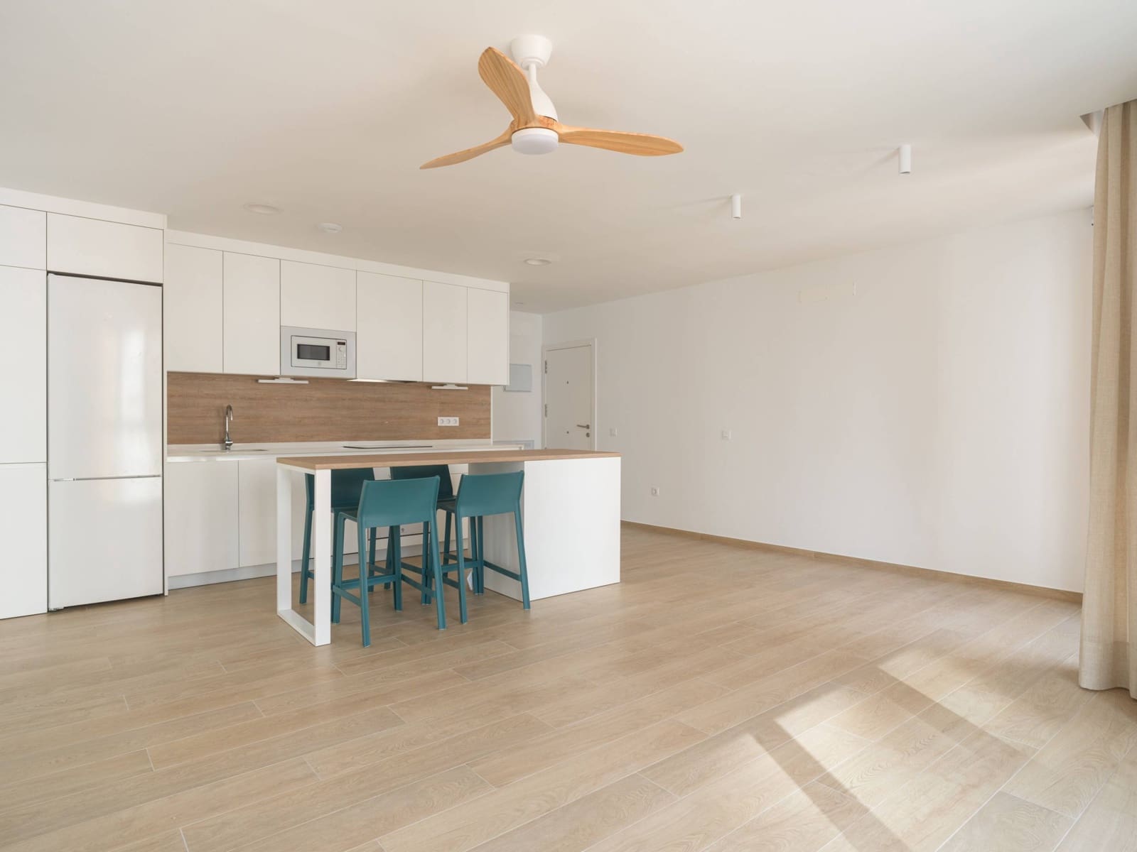 2 soverom Leilighet til leie i Las Palmas de Gran Canaria - € 1 300 (Ref: 9659443)