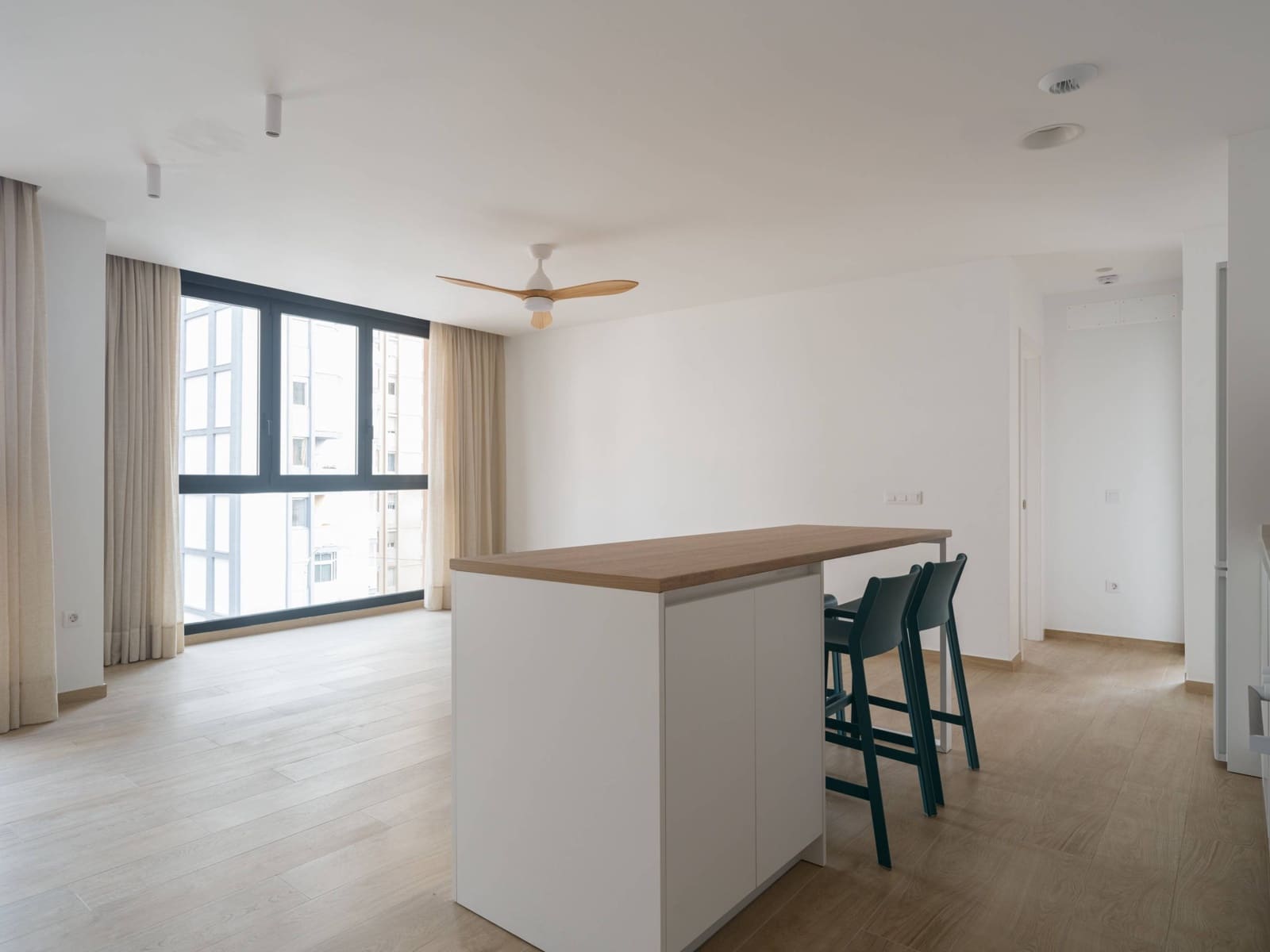 2 soverom Leilighet til leie i Las Palmas de Gran Canaria - € 1 300 (Ref: 9659443)