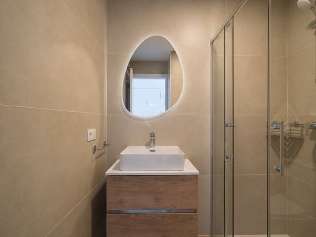 Piso de 2 habitaciones en Guanarteme, Las Palmas de Gran Canaria en alquiler - 1.300 € (Ref: 9659443)