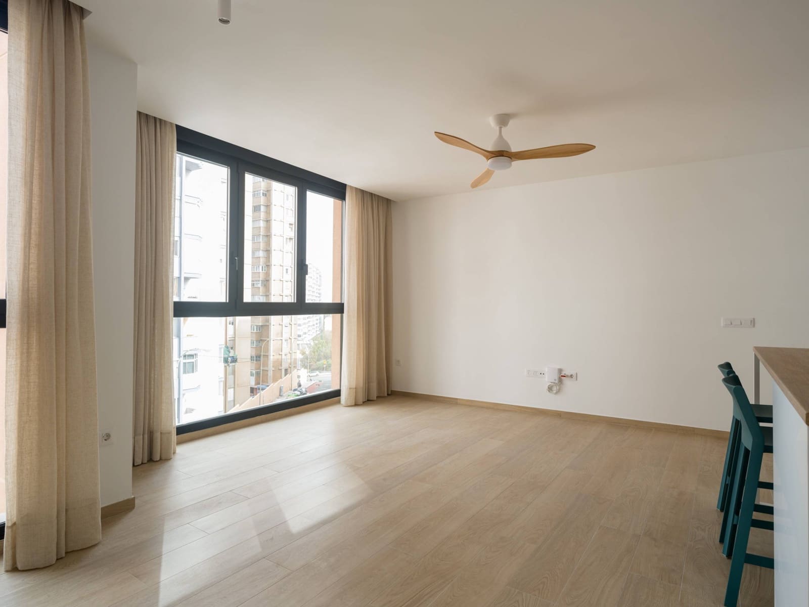 2 soverom Leilighet til leie i Las Palmas de Gran Canaria - € 1 300 (Ref: 9659443)