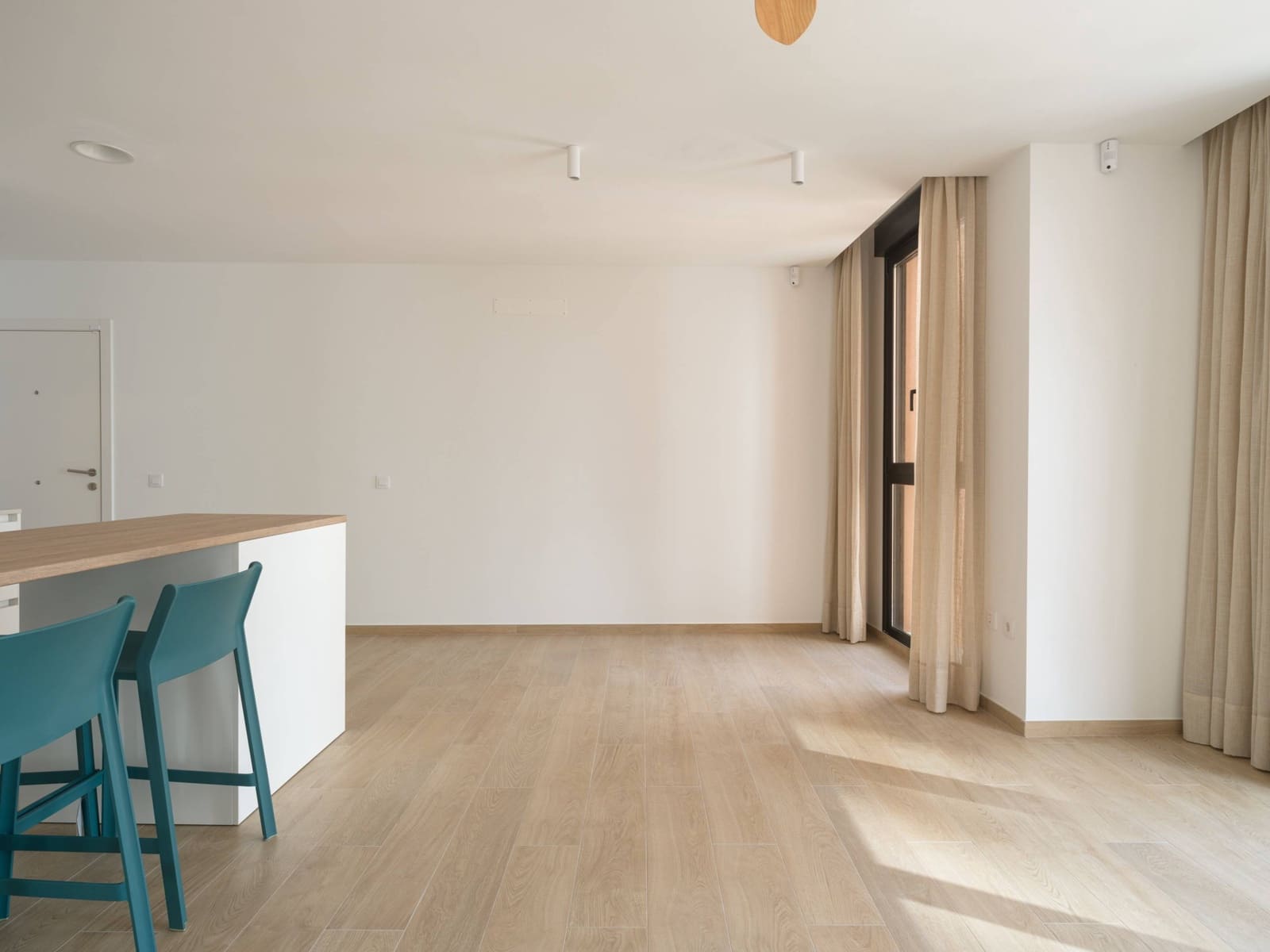 2 soverom Leilighet til leie i Las Palmas de Gran Canaria - € 1 300 (Ref: 9659443)