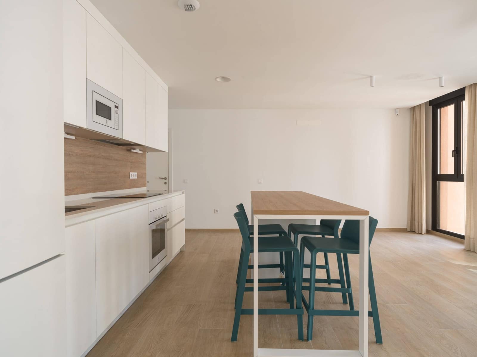 2 soverom Leilighet til leie i Las Palmas de Gran Canaria - € 1 300 (Ref: 9659443)