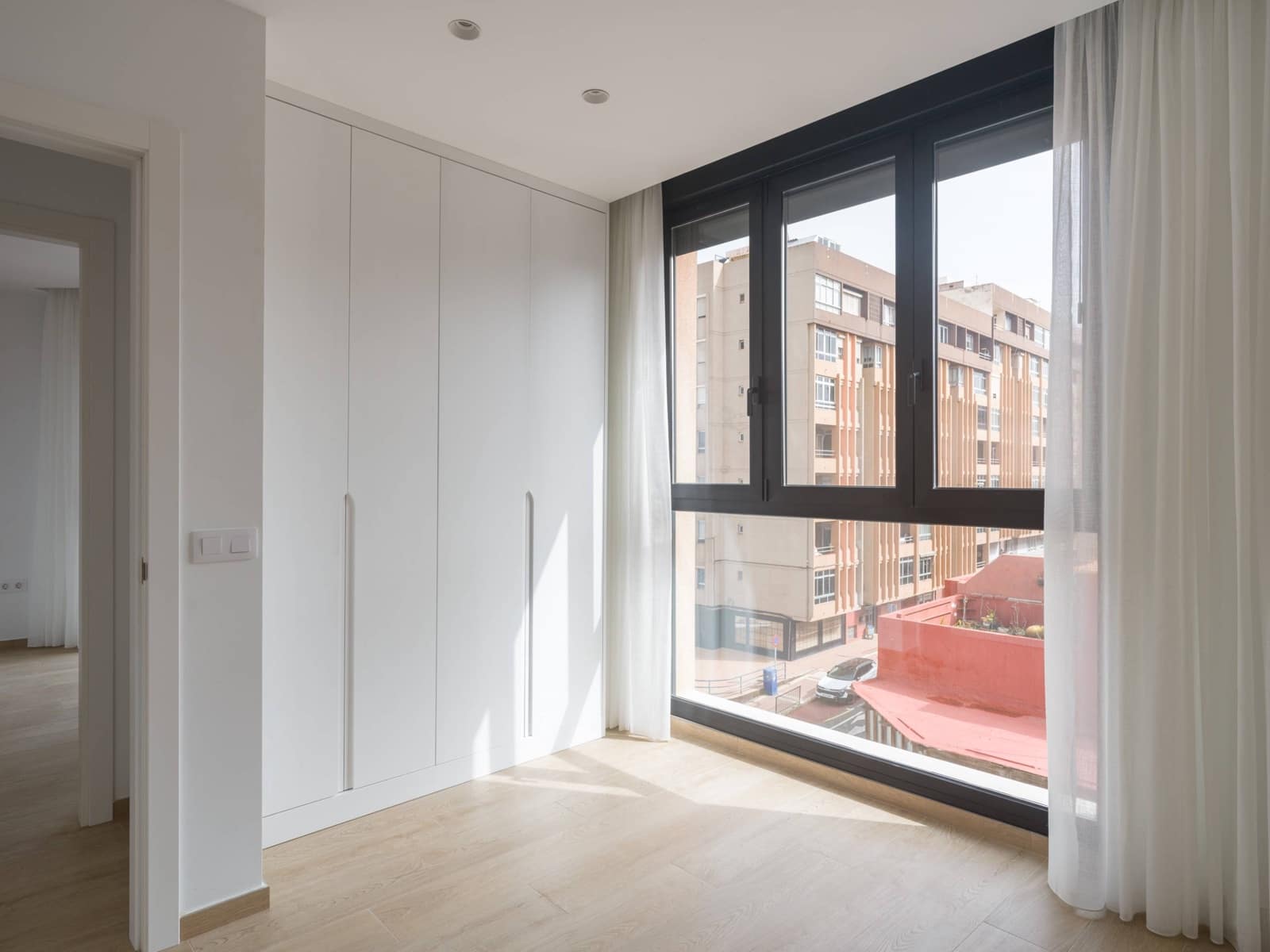 2 soverom Leilighet til leie i Las Palmas de Gran Canaria - € 1 300 (Ref: 9659443)