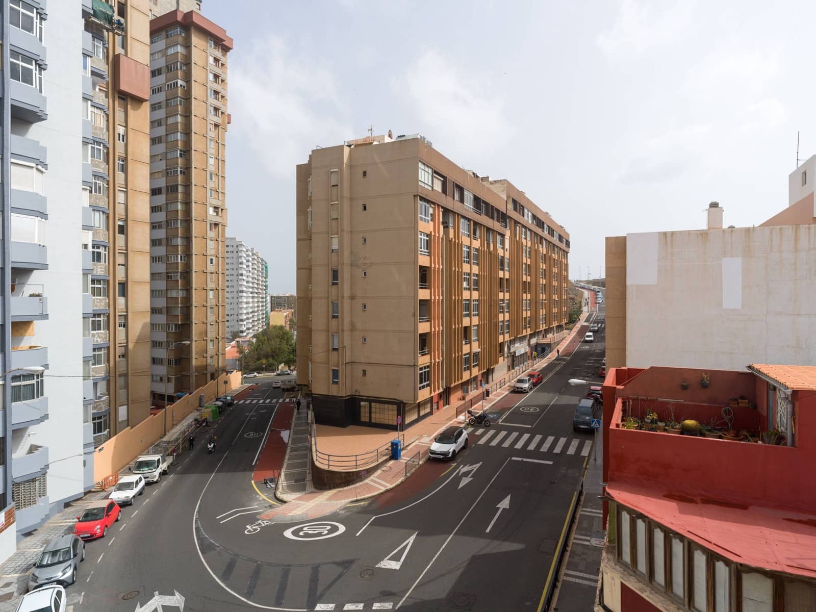 2 soverom Leilighet til leie i Las Palmas de Gran Canaria - € 1 300 (Ref: 9659443)