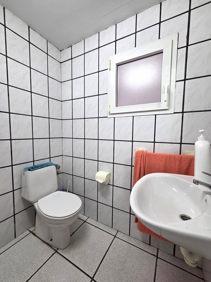 7 bedroom Commercial for rent in Las Palmas de Gran Canaria - € 2,000 (Ref: 9686433)