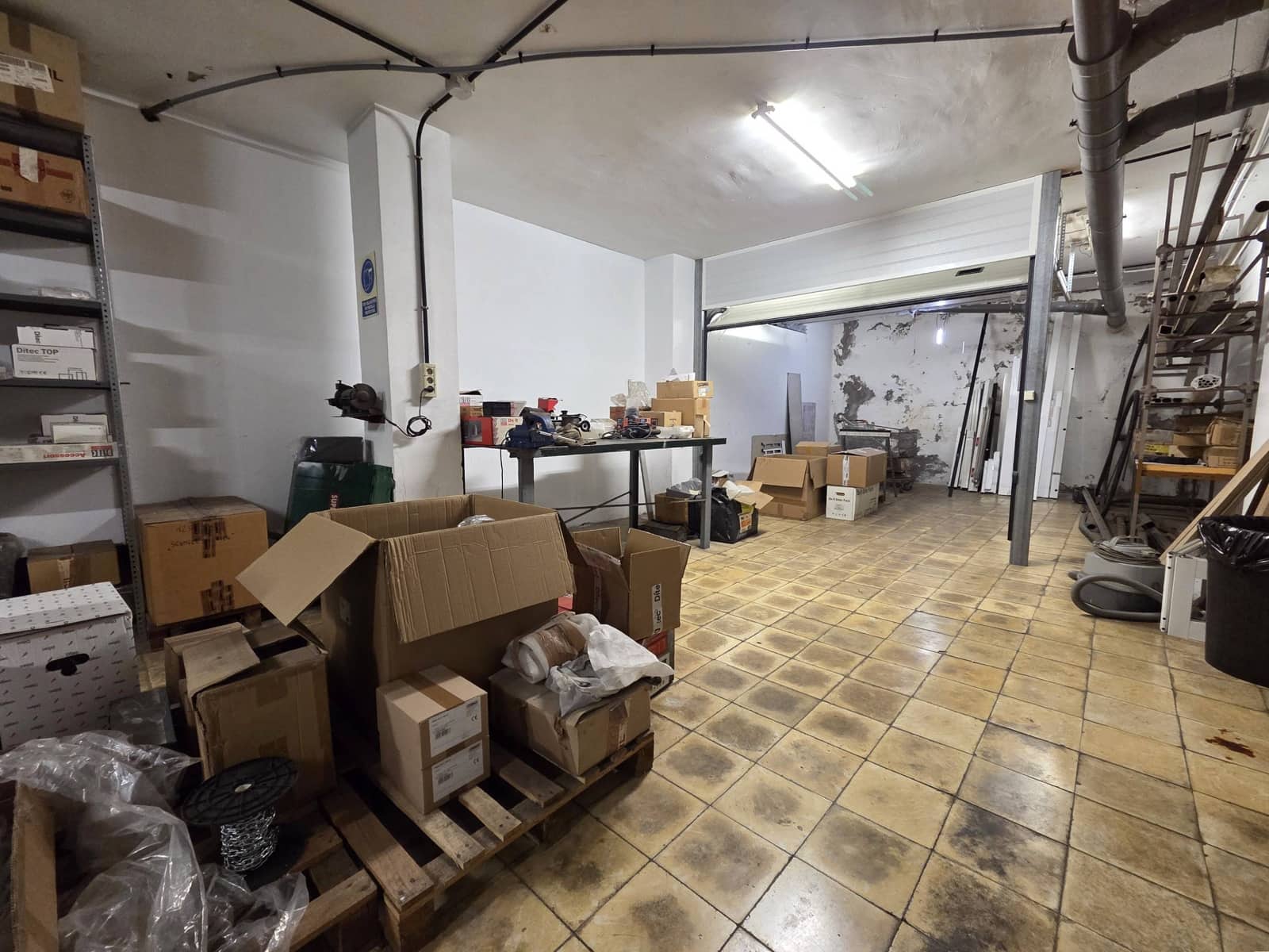 7 bedroom Commercial for rent in Las Palmas de Gran Canaria - € 2,000 (Ref: 9686433)