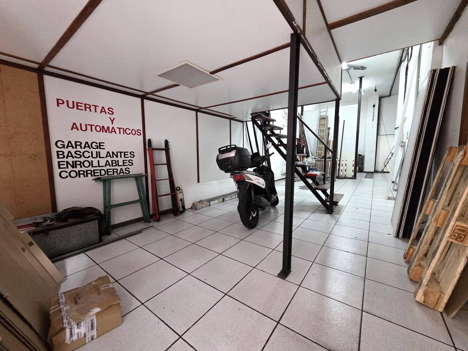 7 bedroom Commercial for rent in Las Palmas de Gran Canaria - € 2,000 (Ref: 9686433)