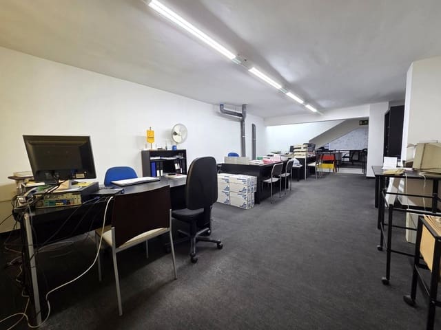 Local Commercial de 7 chambres à louer à Las Palmas de Gran Canaria - 2 000 € (Ref: 9686433)