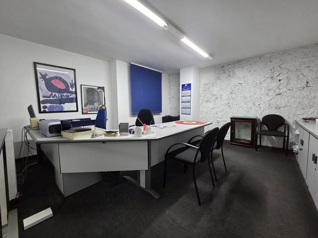 Local Commercial de 7 chambres à louer à Las Palmas de Gran Canaria - 2 000 € (Ref: 9686433)