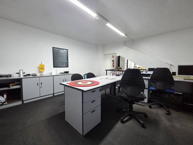 Local Commercial de 7 chambres à louer à Las Palmas de Gran Canaria - 2 000 € (Ref: 9686433)