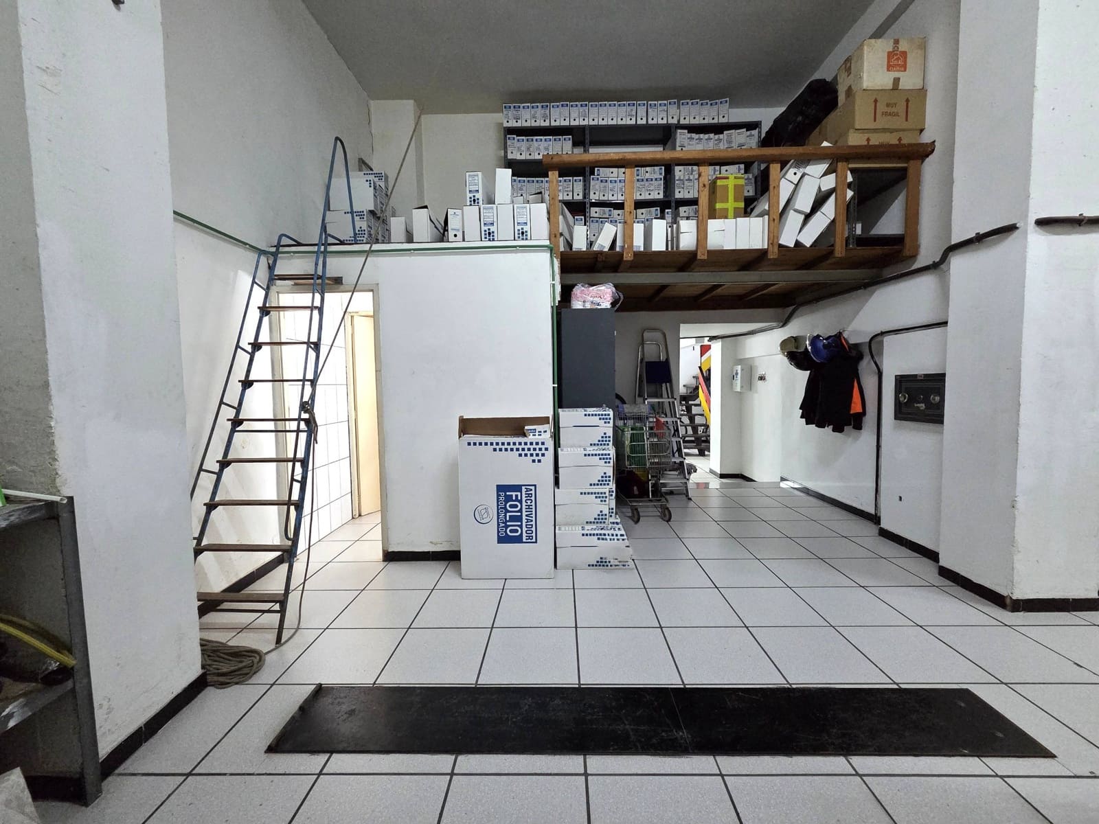 7 bedroom Commercial for rent in Las Palmas de Gran Canaria - € 2,000 (Ref: 9686433)