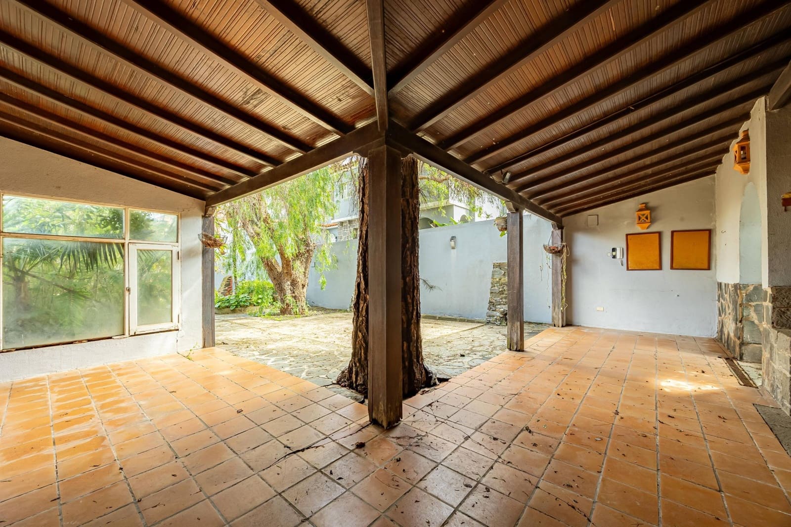 6 bedroom Villa for sale in Santa Brigida with garage - € 1,480,000 (Ref: 9686434)