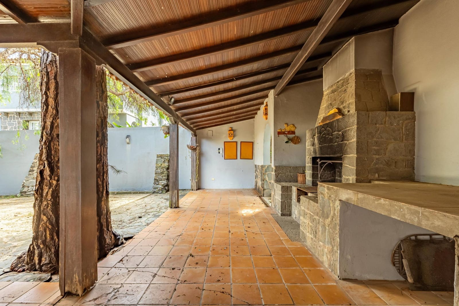 6 bedroom Villa for sale in Santa Brigida with garage - € 1,480,000 (Ref: 9686434)