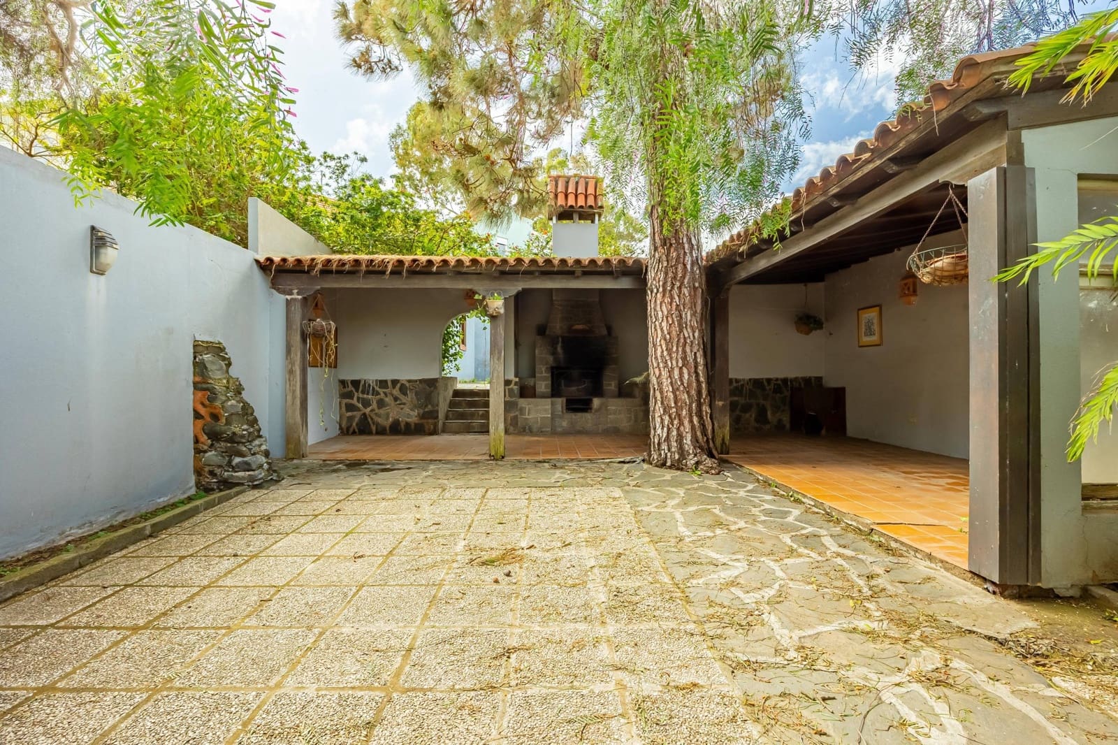 6 bedroom Villa for sale in Santa Brigida with garage - € 1,480,000 (Ref: 9686434)