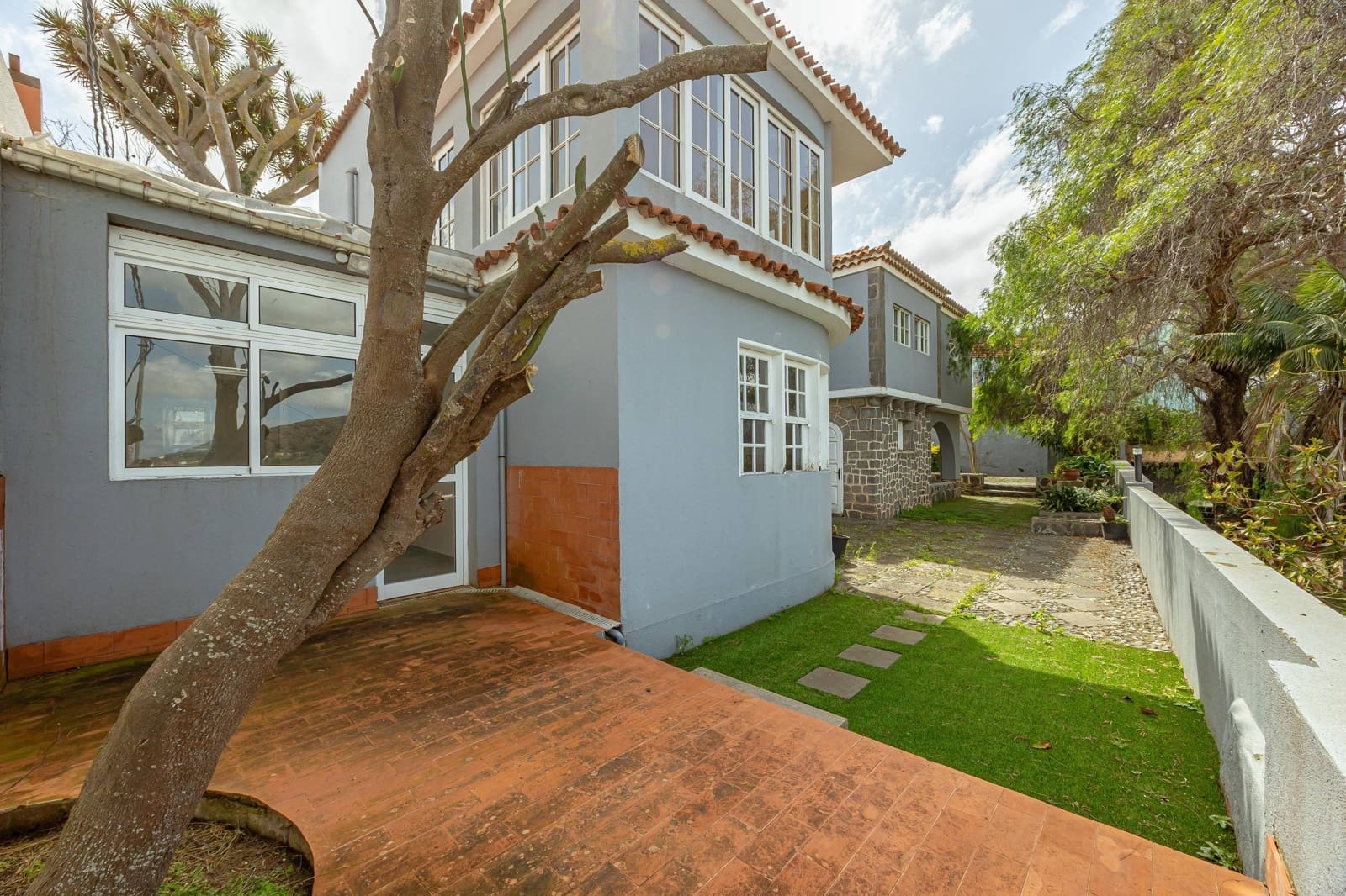 6 bedroom Villa for sale in Santa Brigida with garage - € 1,480,000 (Ref: 9686434)