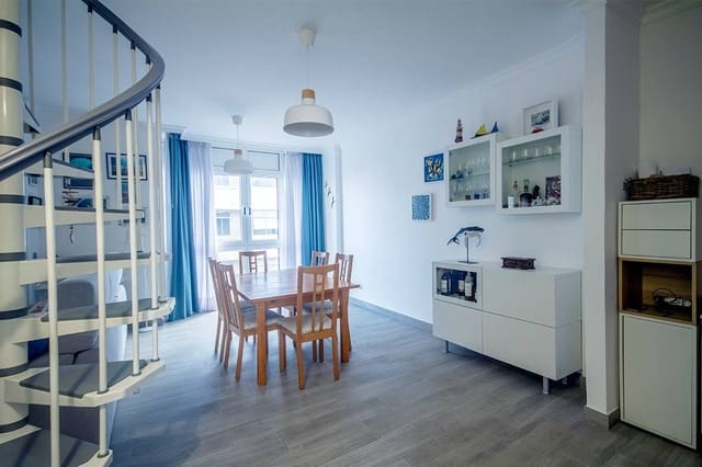 3 soverom Penthouse til salgs i Las Palmas de Gran Canaria med garasje - € 470 000 (Ref: 9686435)