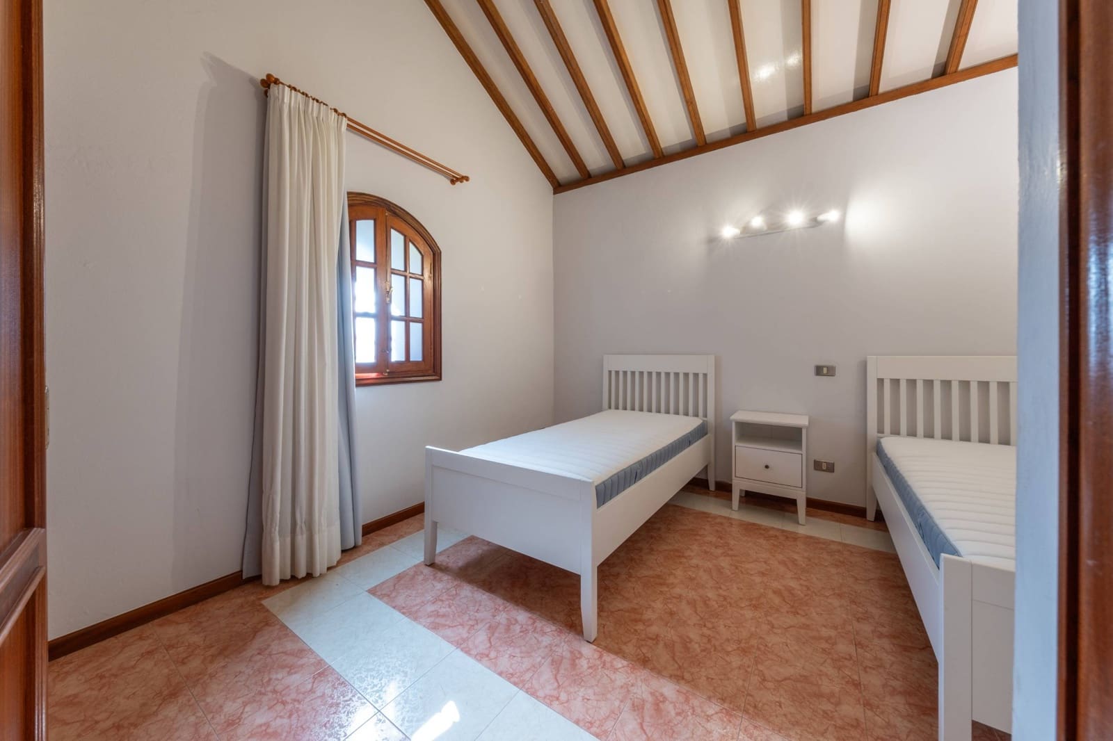 4 quarto Moradia para arrendar em Las Palmas de Gran Canaria - 2 500 € (Ref: 9690620)