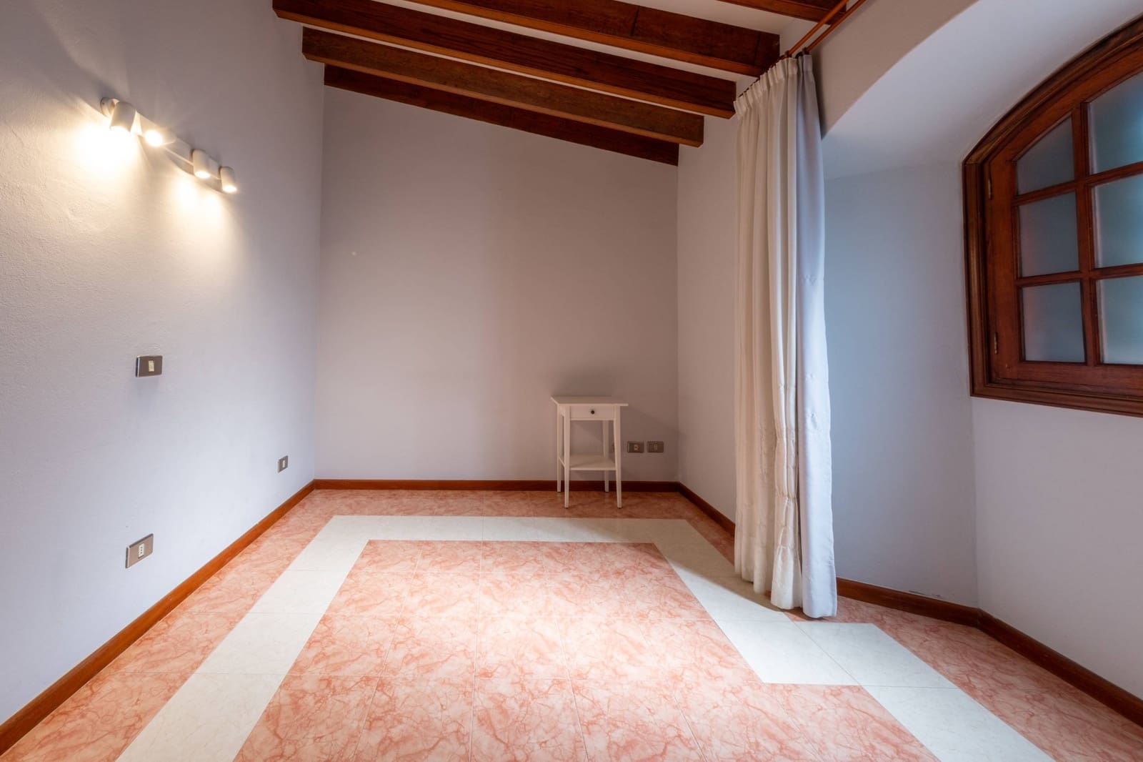 4 quarto Moradia para arrendar em Las Palmas de Gran Canaria - 2 500 € (Ref: 9690620)