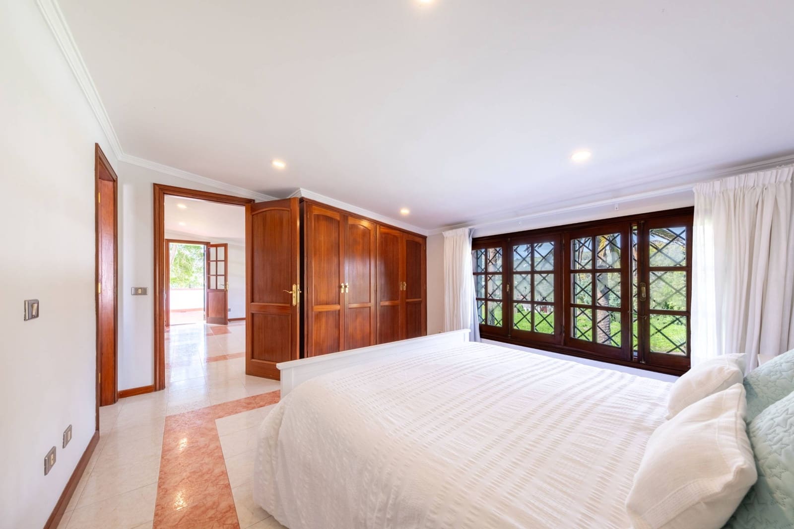 4 quarto Moradia para arrendar em Las Palmas de Gran Canaria - 2 500 € (Ref: 9690620)