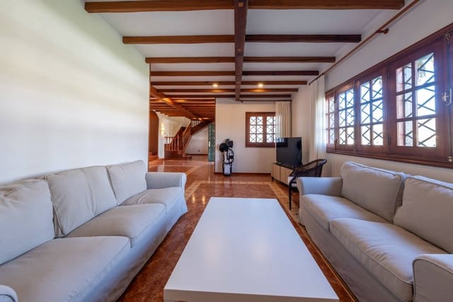 4 quarto Moradia para arrendar em Tafira, Las Palmas de Gran Canaria - 2 500 € (Ref: 9690620)