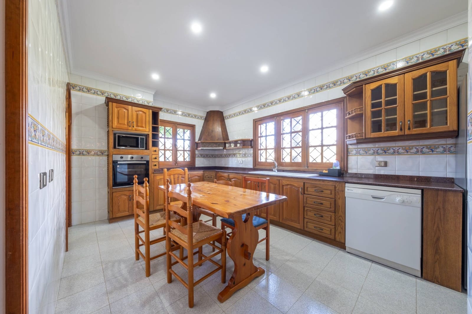 4 quarto Moradia para arrendar em Las Palmas de Gran Canaria - 2 500 € (Ref: 9690620)