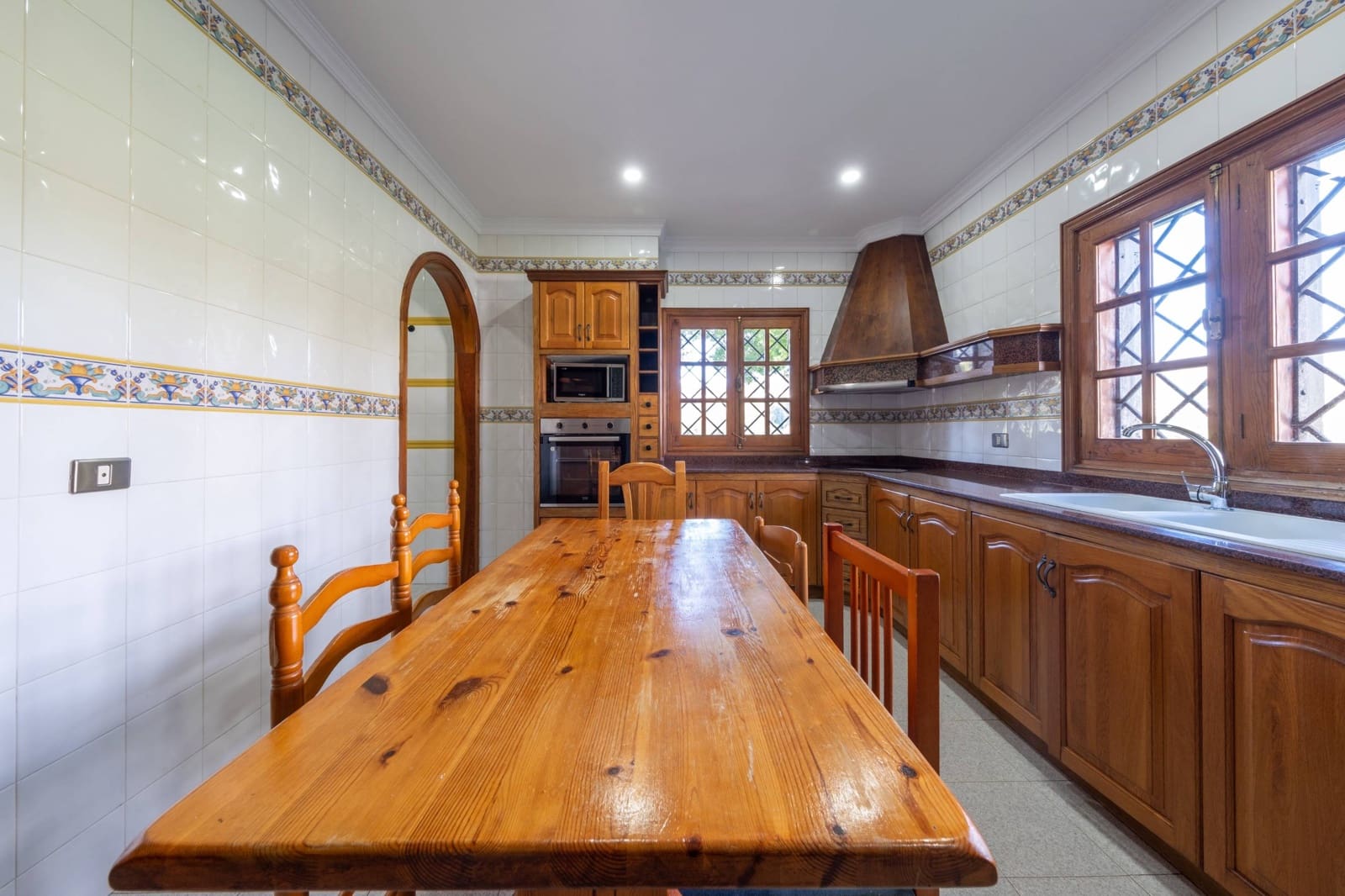 4 quarto Moradia para arrendar em Las Palmas de Gran Canaria - 2 500 € (Ref: 9690620)