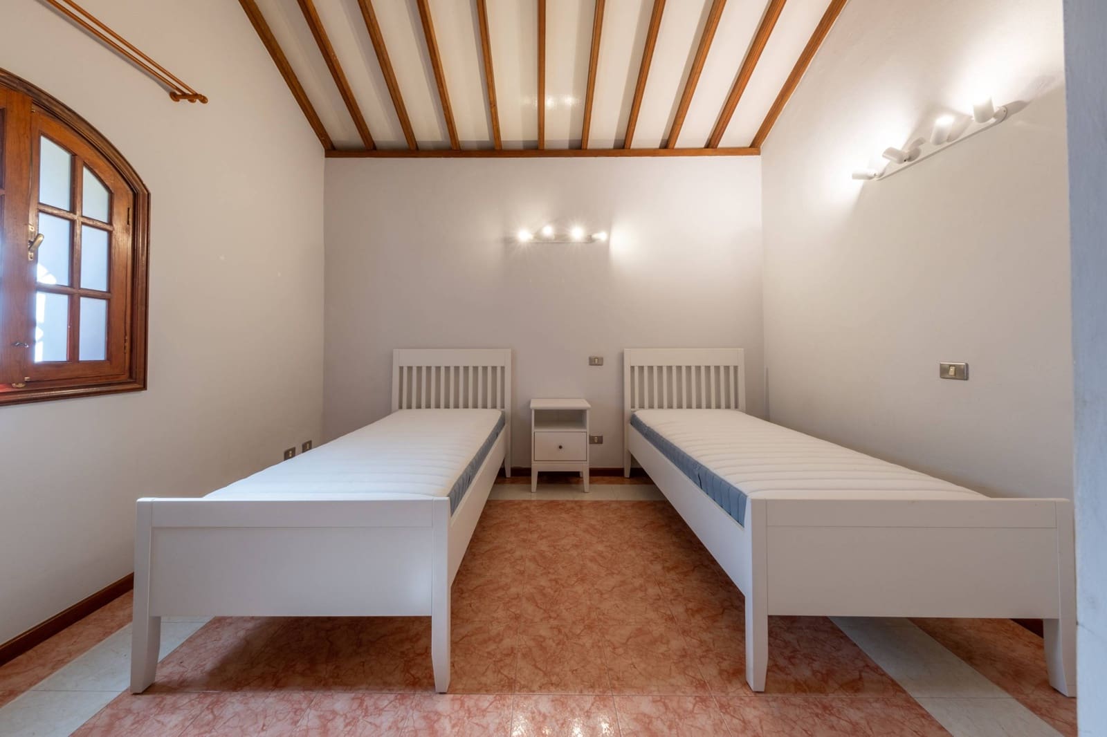 4 quarto Moradia para arrendar em Las Palmas de Gran Canaria - 2 500 € (Ref: 9690620)