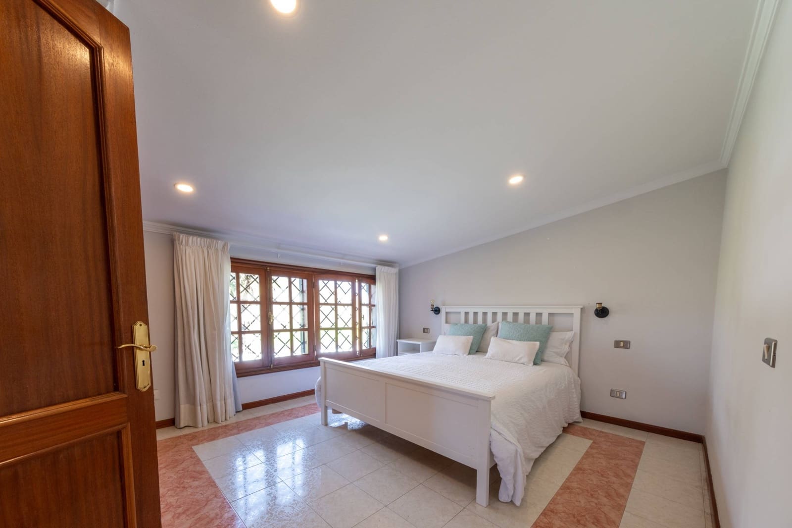 4 quarto Moradia para arrendar em Las Palmas de Gran Canaria - 2 500 € (Ref: 9690620)