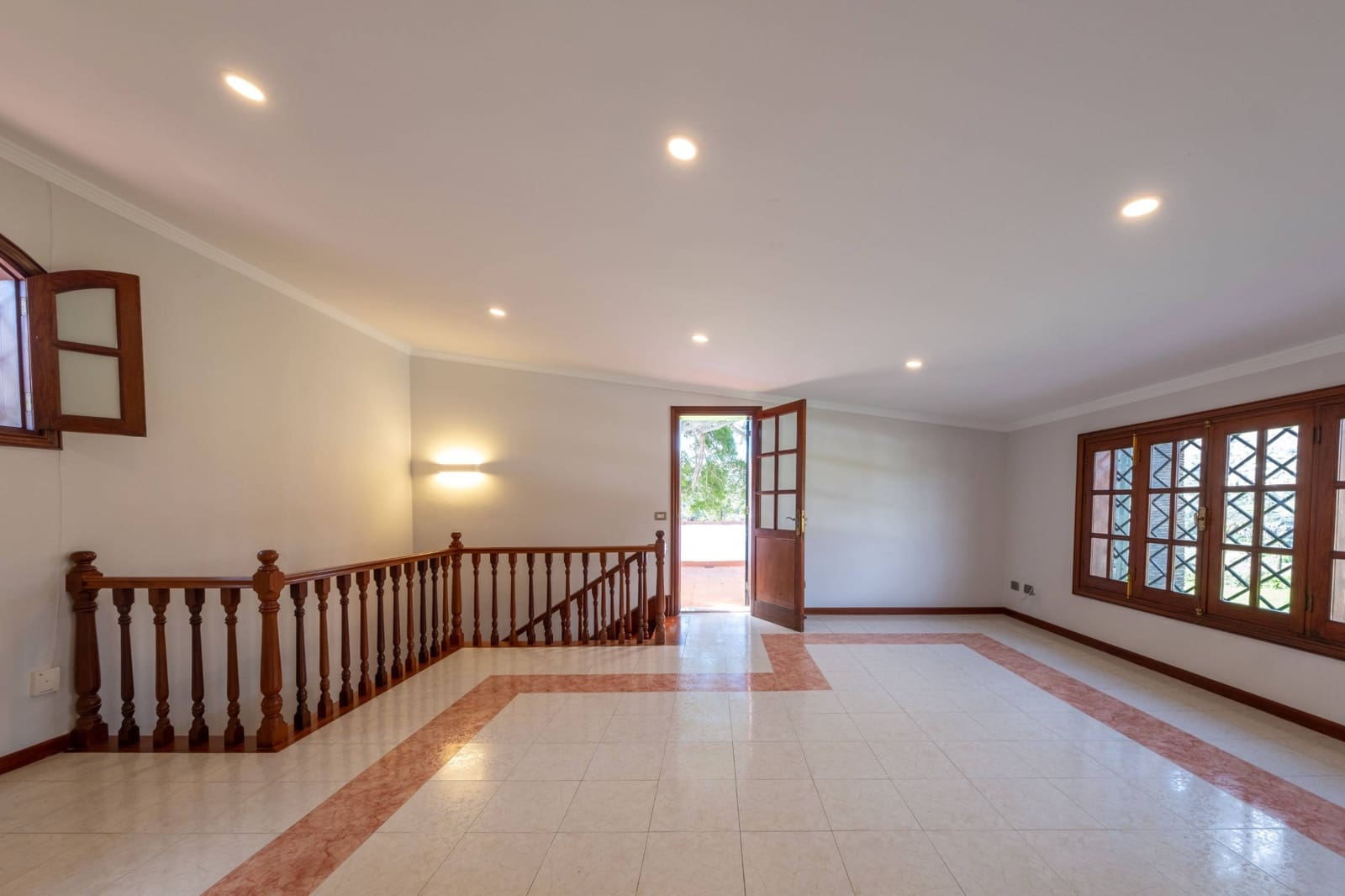 4 quarto Moradia para arrendar em Las Palmas de Gran Canaria - 2 500 € (Ref: 9690620)