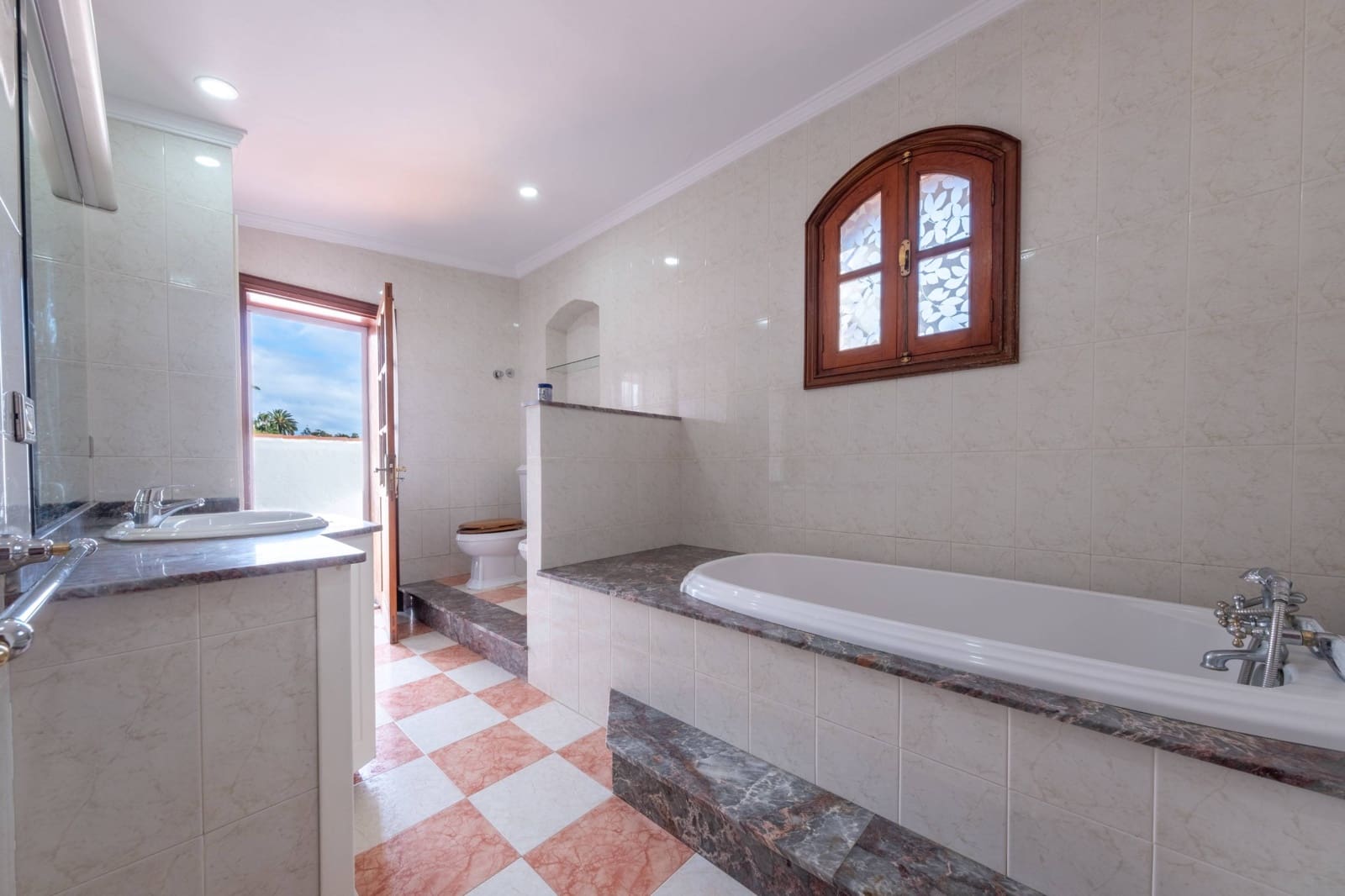 4 quarto Moradia para arrendar em Las Palmas de Gran Canaria - 2 500 € (Ref: 9690620)